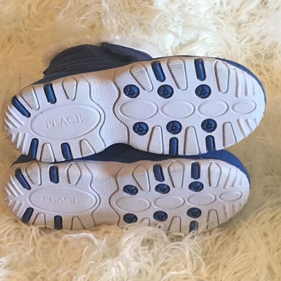 CHILDRENS PLACE THERMOLITE boots In size 6 youth - Picture 8 of 8